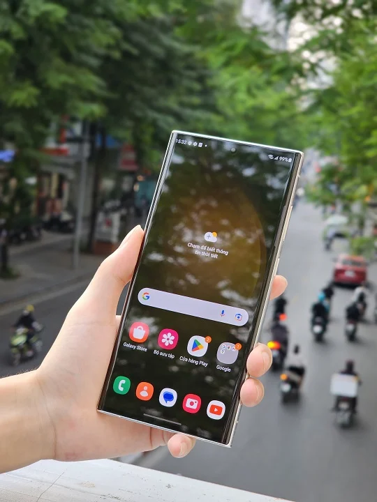 Thiết kế màn hình trên samsung s23 ultra xách tay mỹ 5g (1).webp